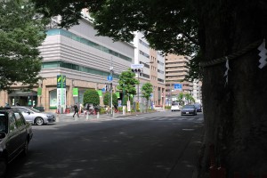 大國魂神社前交差点　三井住友銀行